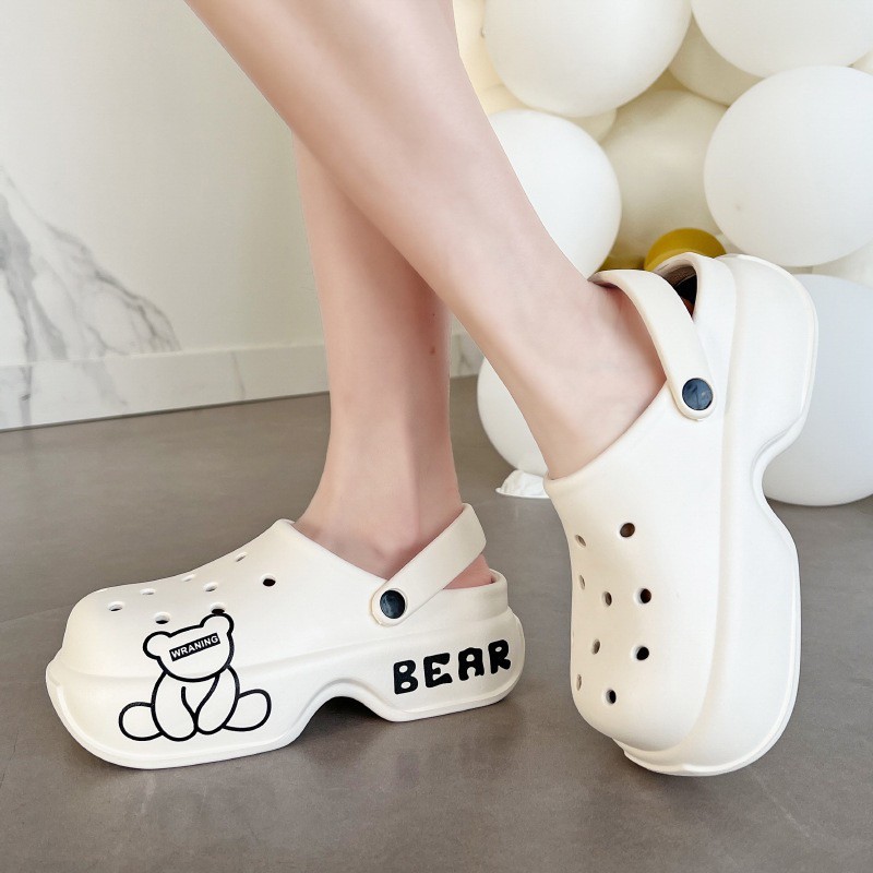 HK รองเท้าหัวโต รองเท้าแตะแบบสวม เสริมส้นสูง ลายหมี BEAR มีสายรัดส้น สำหรับสตรี พร้อมส่ง