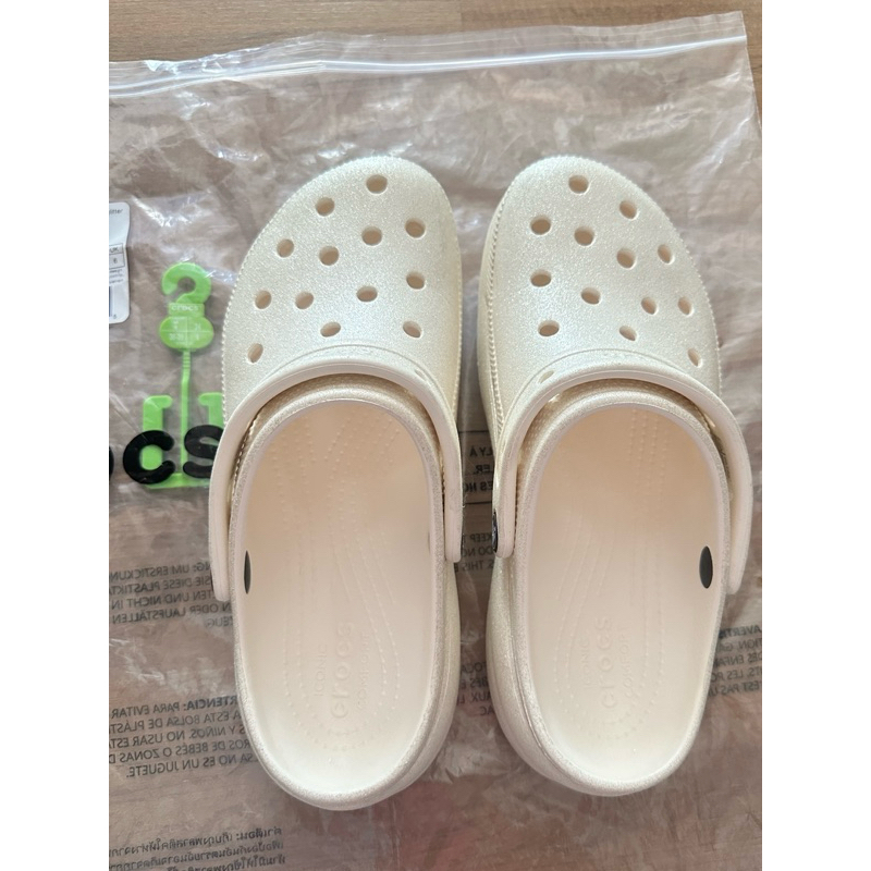 รองเท้า crocs รุ่น CLASSIC PLATFORM GLITTER CLOG สีขาว