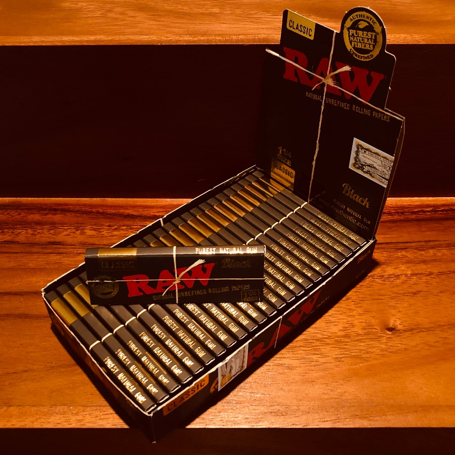 กระดาษโรล RAW BLACK CLASSIC 1 1/4 – 50 Leaves – 24 pcs/box กระดาษโรล กระดาษคุณภาพดีจาก RAW Thailand
