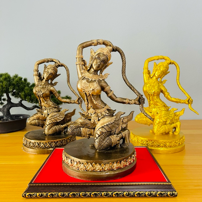 พระแม่ธรณี แร่เหล็กน้ำพี้ ขนาดฐาน 5.5 นิ้ว สูง 9 นิ้วแถมฟรีฐานรอง