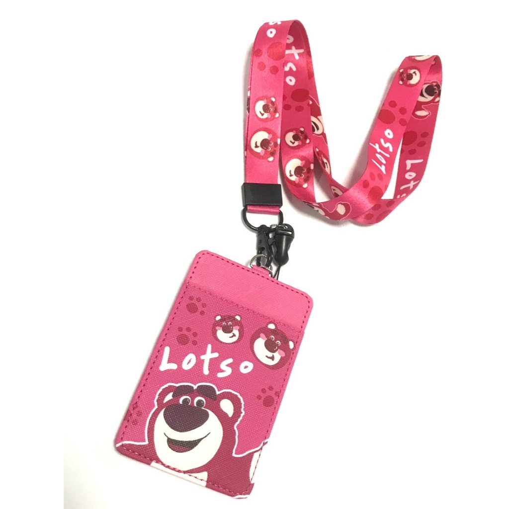 LTS SB  ที่ใส่บัตร  พร้อมสายคล้องคอ ลาย ล๊อตโซ่ หมีสตรอว์เบอร์รี  งานดี สวยงาม สำหรับ บัตร 6x8 cm (b