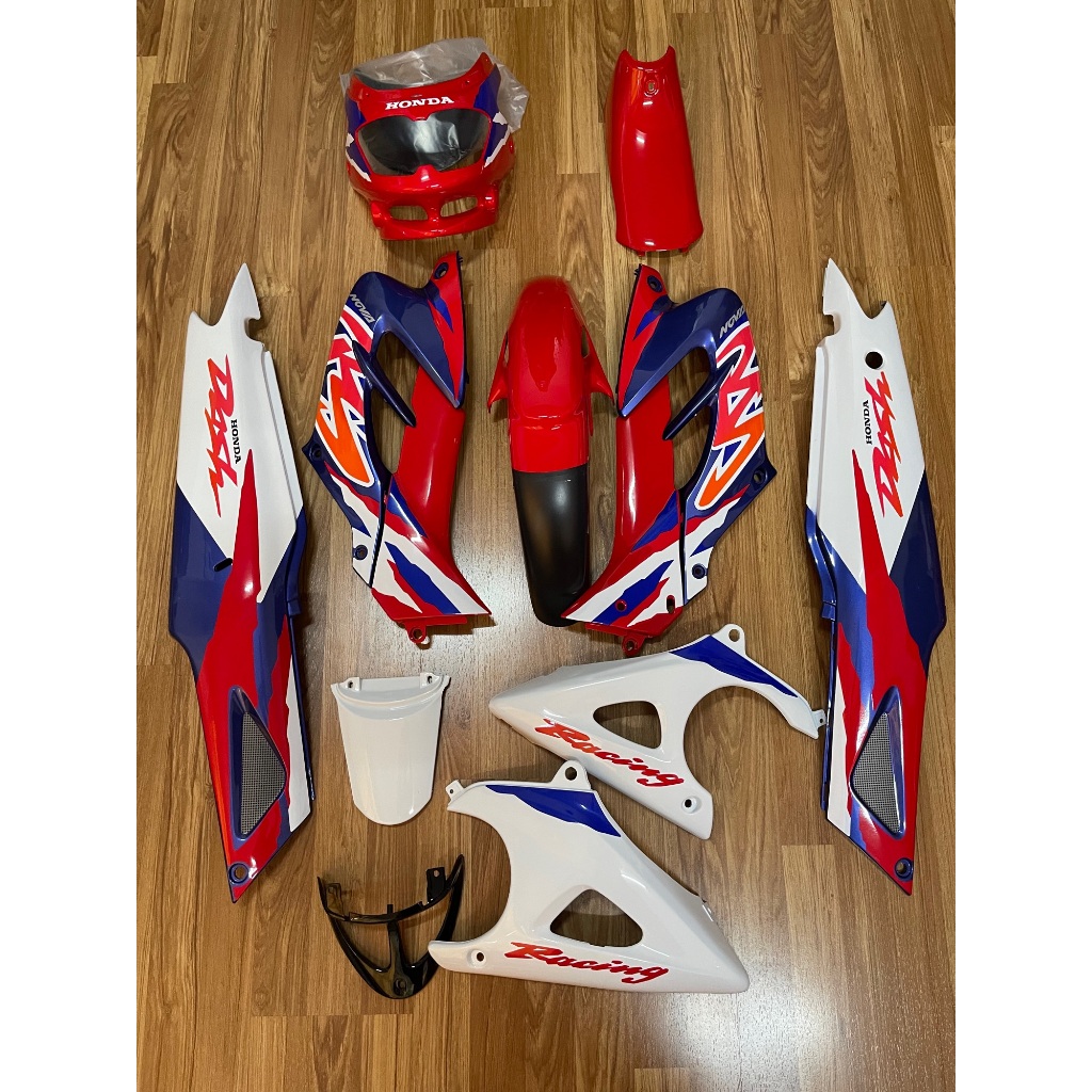 ชุดสี Dash new สีแดง/ขาว 1 ชุด ( 14ชิ้น) พร้อมติดสติ๊กเกอร์