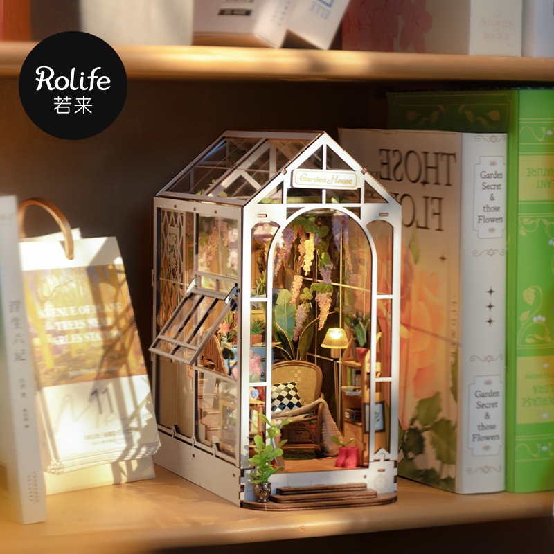 Rolife Book Nook Shelf Insert - Holiday Garden House TGB06