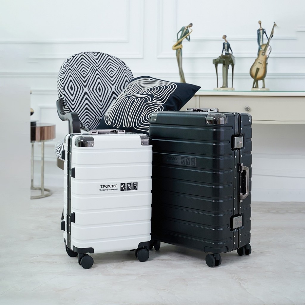 (ประกัน3ปี) Tpartner กระเป๋าเดินทาง Titanium กระเป๋าเดินทางล้อลาก โครงอลูมิเนียม มุมกันกระแทก 4 มุม