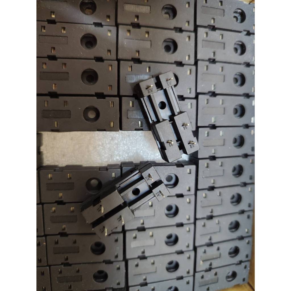 ที่นั่งประสานรีเลย์ PCB 14F-1Z-A1 5P G2R-1 JQX-115F 13F-2Z-A2 8P PY08-02 MY2NJ HH52P