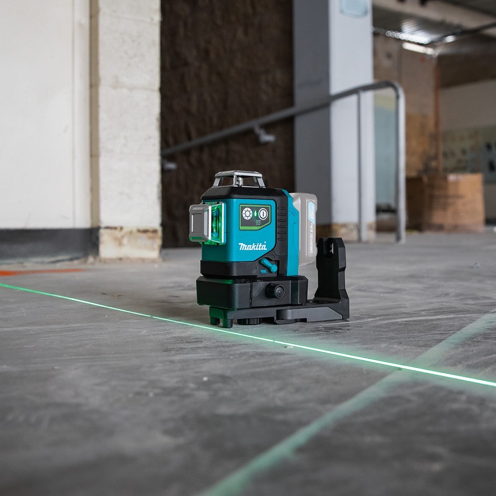 MAKITA เครื่องวัดระยะเลเซอร์ SK700DZ แสงสีแดง / SK700GDZ แสงสีเขียว ใช้แบต 12V