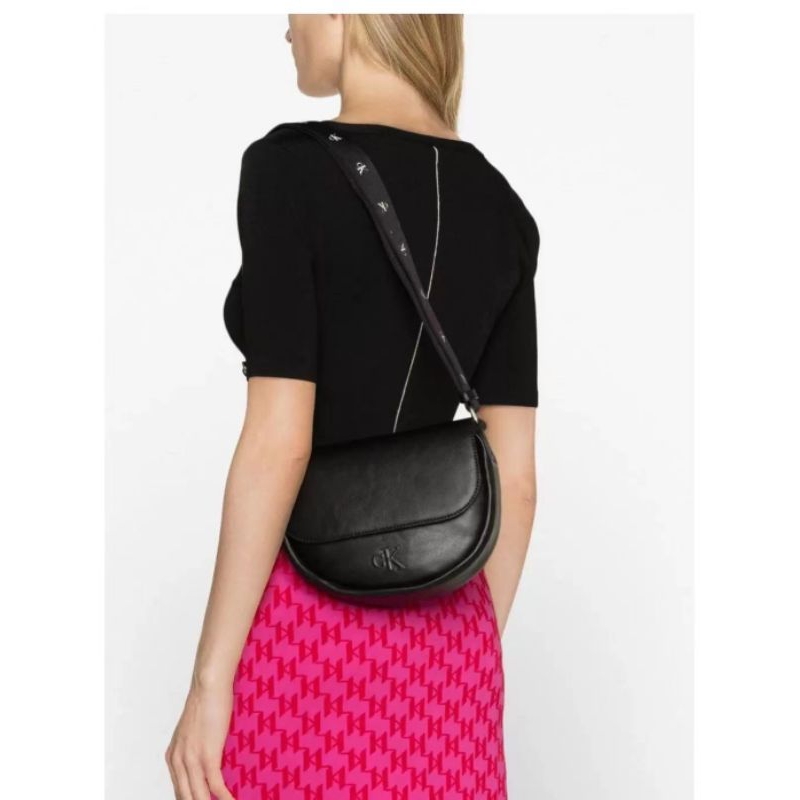 กระเป๋าหนัง Calvin Klein
