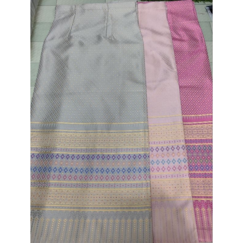 ผ้าถุงป้ายไหมแกมฝ้าย ทอลาย ผ้าเงา ตัดเย็บพร้อมใส่ อัดกาวเต็มผืน ไหมแกมฝ้าย ผ้าซิ่นพร้อมใส่ เอวตะขอฟรีไซส์