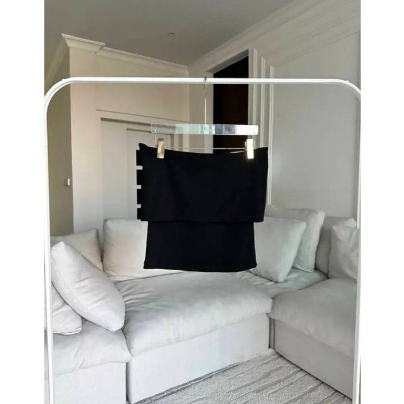 เสื้อปาดไหล่ phomthong สีดำ