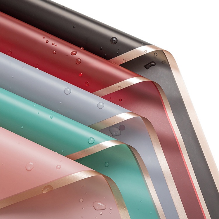 🌈พร้อมส่ง🌈20แผ่น/แพ็คกระดาษห่อช่อดอกไม้ 🌹กระดาษฟลาวด์สีพื้นขอบทอง ขนาด 58x58 ซม.กระดาษห่อดอกไม้ กันน้ำ100%แผ่นพลาสติกห่อ - รูปที่ 3