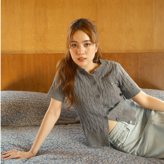 urban apparels | paul knitted cable cardigan เสื้อนิตลายทวิสต์ทรง regular fit