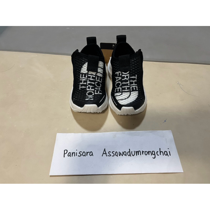 รองเท้า The north face kids สีดำ