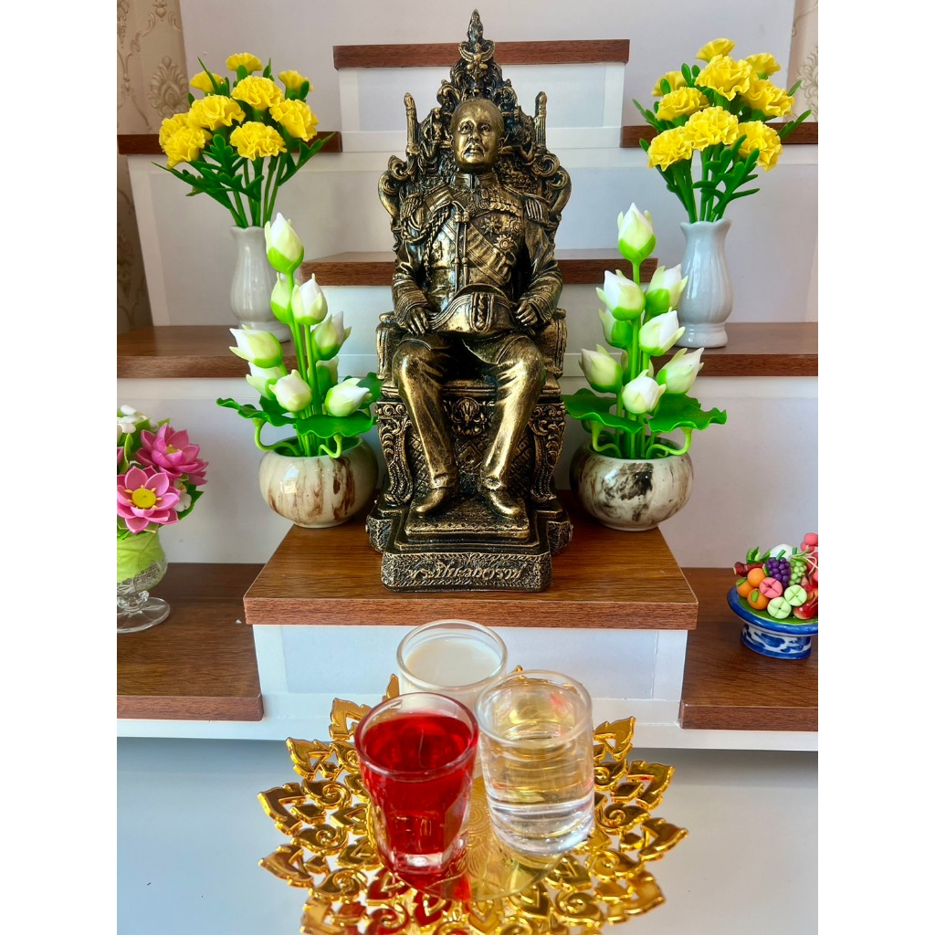 รัชกาลที่ 5  ร.5 พระปิยะมหาราช ประทับบัลลังก์ครองราชย์ ผู้ใดบูชา จะมีแต่อำนาจ เจริญก้าวหน้ารุ่งเรือง