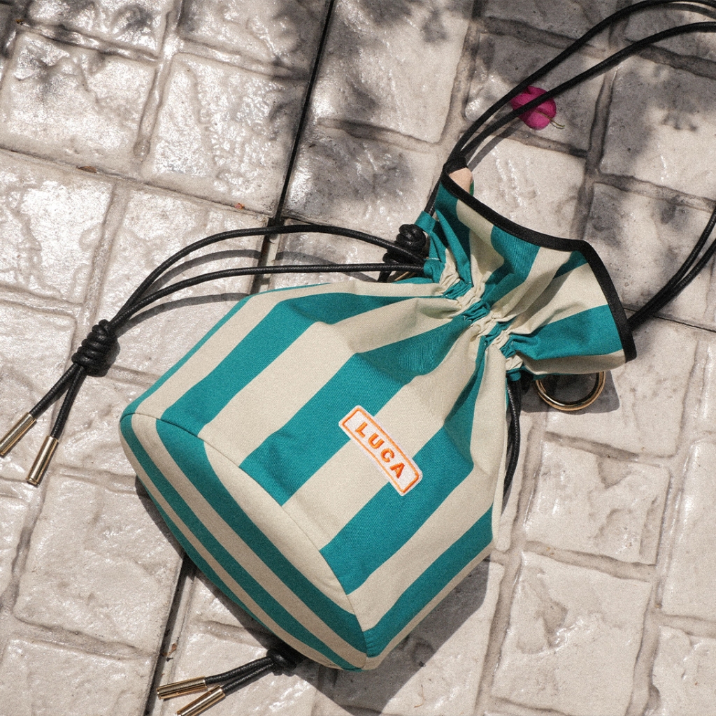 LUCA STUDIO_Luca Aster02 (Pre-order 4 Days) - กระเป๋าทรง Bucket ผ้าพิมพ์ลายทางสลับสี สามารถใช้งานได้