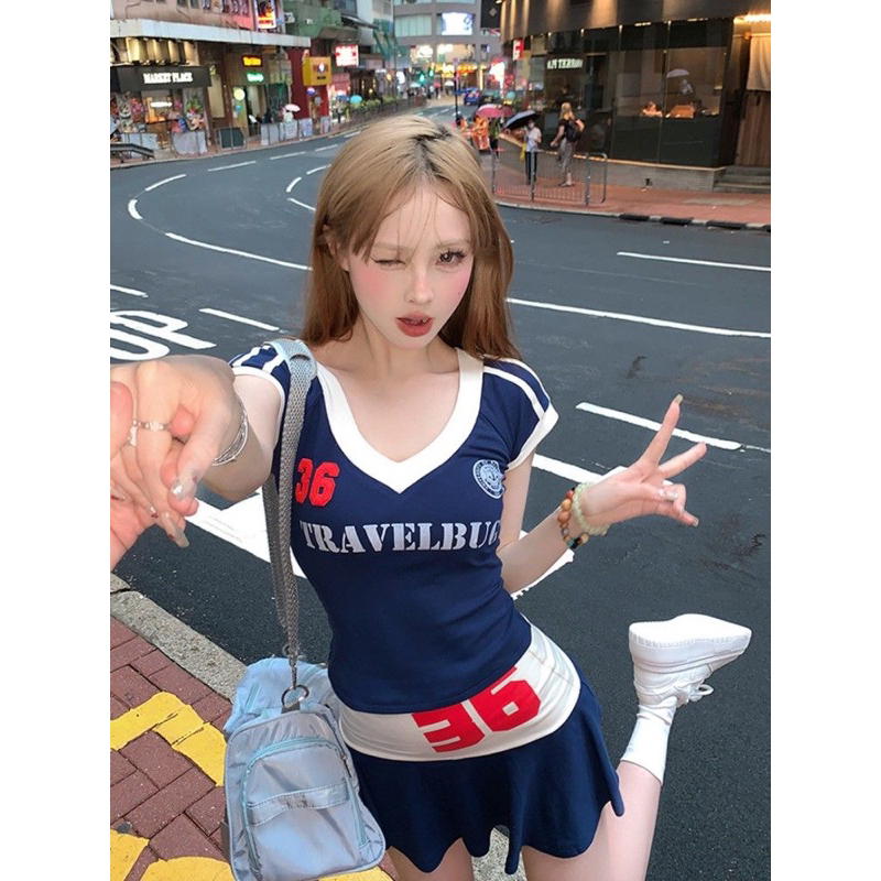 ชุดเเซ็ต Meigao สาวร้อนตัวอักษร Contrast พิมพ์เสื้อยืดสั้นด้านบน + ใหม่เซ็กซี่ Spliced ​​กระโปรง 2 ชิ้นชุดสำหรับสตรี