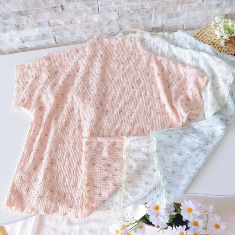 Milky Top เสื้อยืดแขนสั้น คอปีน ลายดอกไม้ Texture นูน thumbnail 3