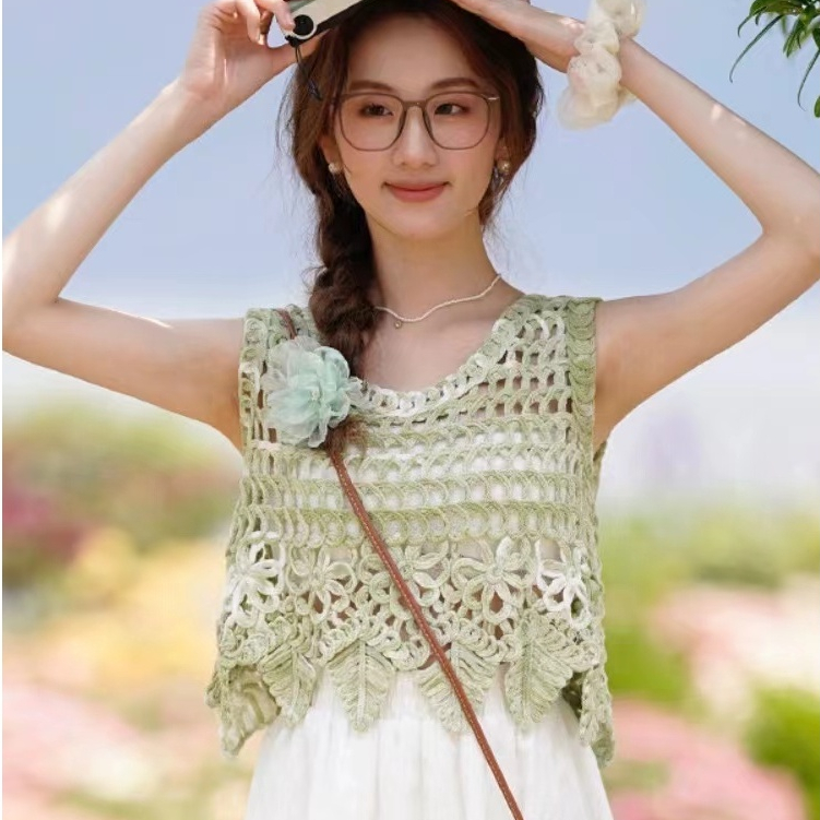 สินค้าเข้าใหม่จ้า เสื้อถักไหมพรมแขนกุด ชายเสื้อมีกิมมิคน่ารักๆ สวยมาก สีสันสดใส ต้อนรับซัมเมอร์นี้