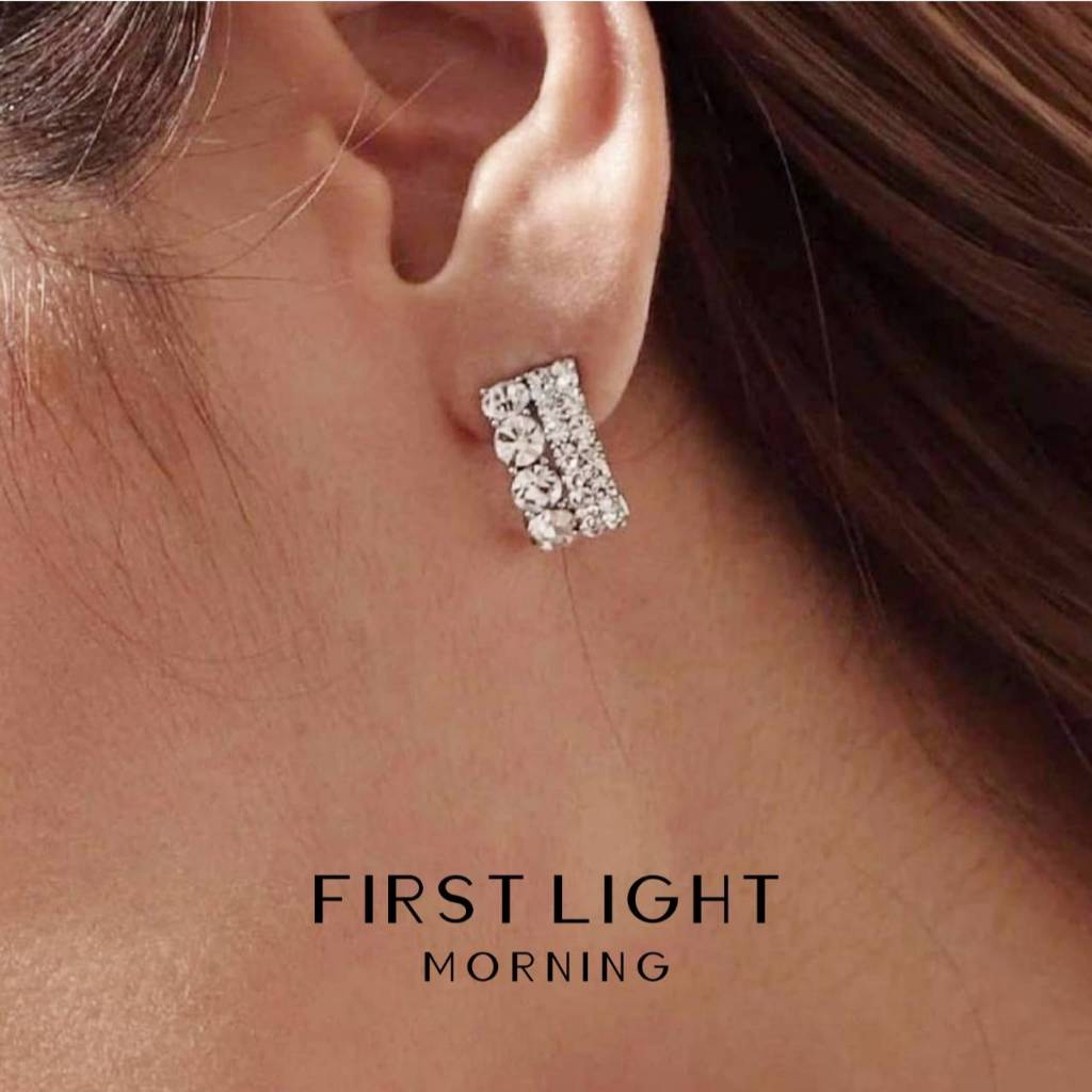 First Light Morning : Zuri Earrings ต่างหูคริสตัล ต่างหู Swarovski ต่างหูแป้น