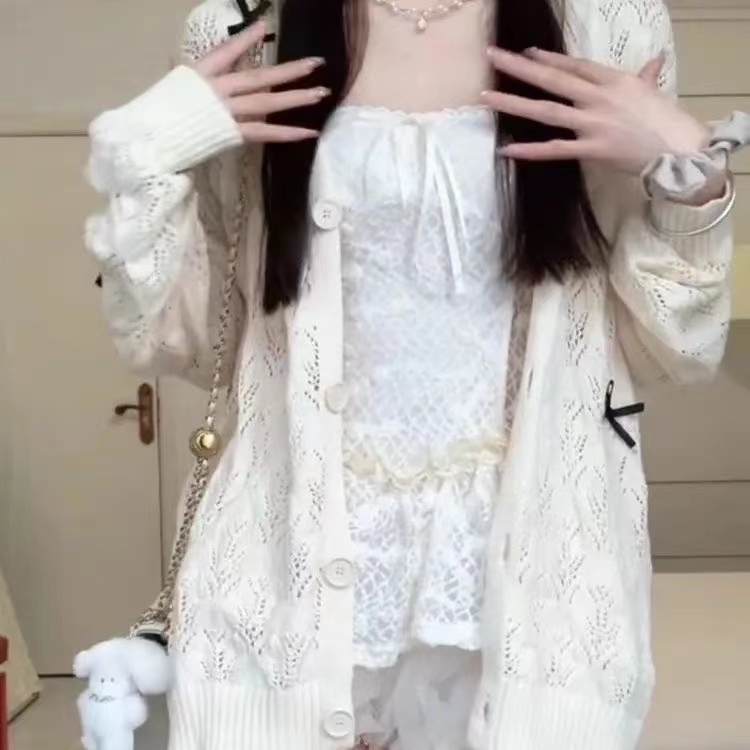 [Sheing office]🌟พร้อมส่ง🌟ผู้หญิงเสื้อสเวตเตอร์ถักโบว์กลวงบางหลวมคอวีเสื้อถักนิตติ้งด้านบน