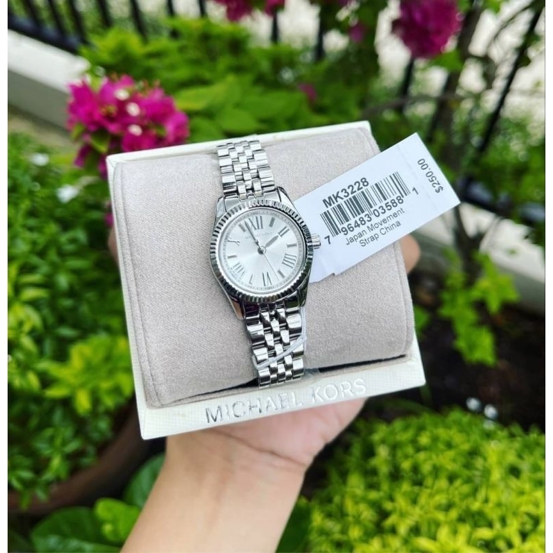 ⌚⌚นาฬิกาข้อมือผู้หญิง  𝐌𝐈𝐂𝐇𝐀𝐄𝐋 𝐊𝐎𝐑𝐒 💯 %รุ่น #mk3228 ขนาด26 มิลมี 2สี เงิน /ทอง📌แจ้งแม่ค้าเช็คสต๊อกก่