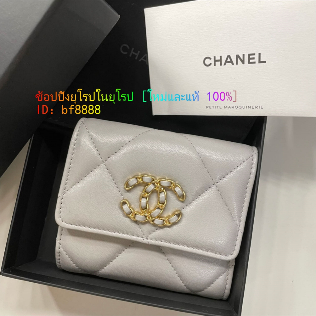 CHANEL 19 กระเป๋าสตางค์ 3 พับ คลิปสั้น หนังแกะสีดำ AP1064