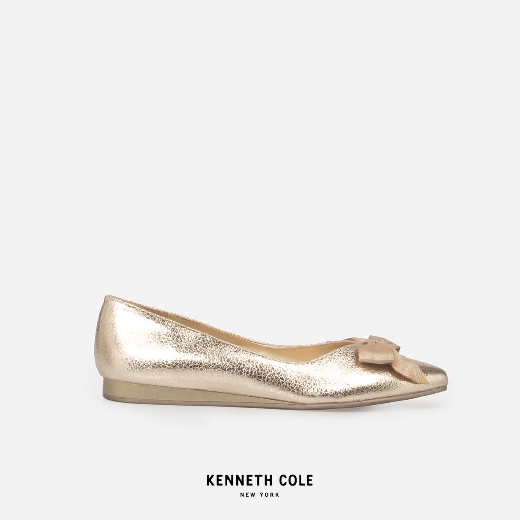 KENNETH COLE รองเท้าส้นแบนผู้หญิง รุ่น LILY BOW GOLD สีทอง ( FLT - LR23LYB12-710 )