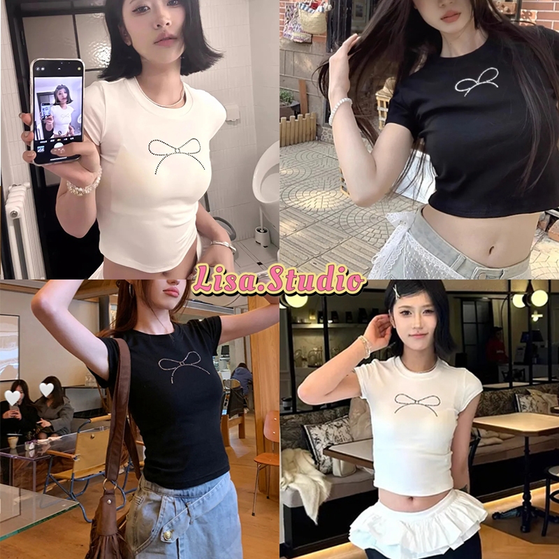 Lisa พร้อมส่ง เสื้อยืดแขนสั้น คอกลมผู้หญิงสีขาวเสื้อครอปสั้นพิมพ์ลายโบว์ ประดับเพชร ทรงเข้ารูป หุ่นดีมีเอว
