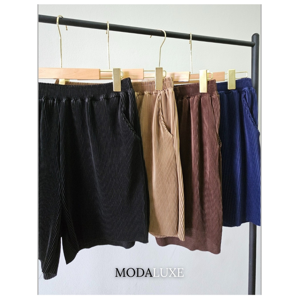ModaLuxe กางเกงพลีทขาสั้น / Pleated Shorts