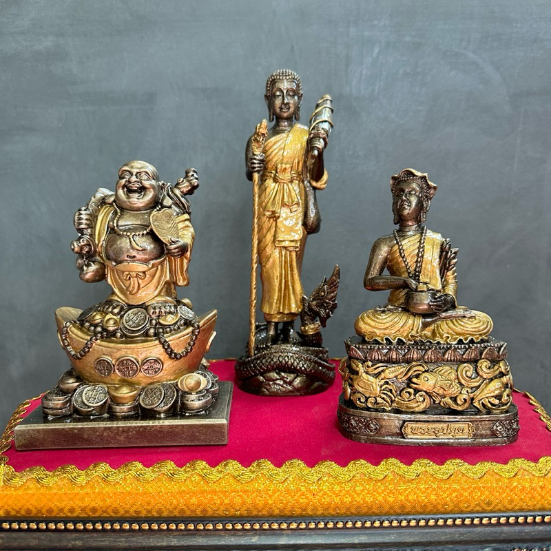 3พระอรหันต์แห่งโชคลาภ แร่เหล็กน้ำพี้ แถมฟรีฐานรอง (แบบจีน)