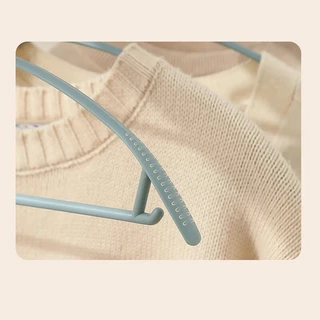 ไม้แขวนเสื้อพลาสติกขอบกันลื่น มี6สี ให้เลือก 1แพ็ค 10ชิ้น ขนาด 40*17cm