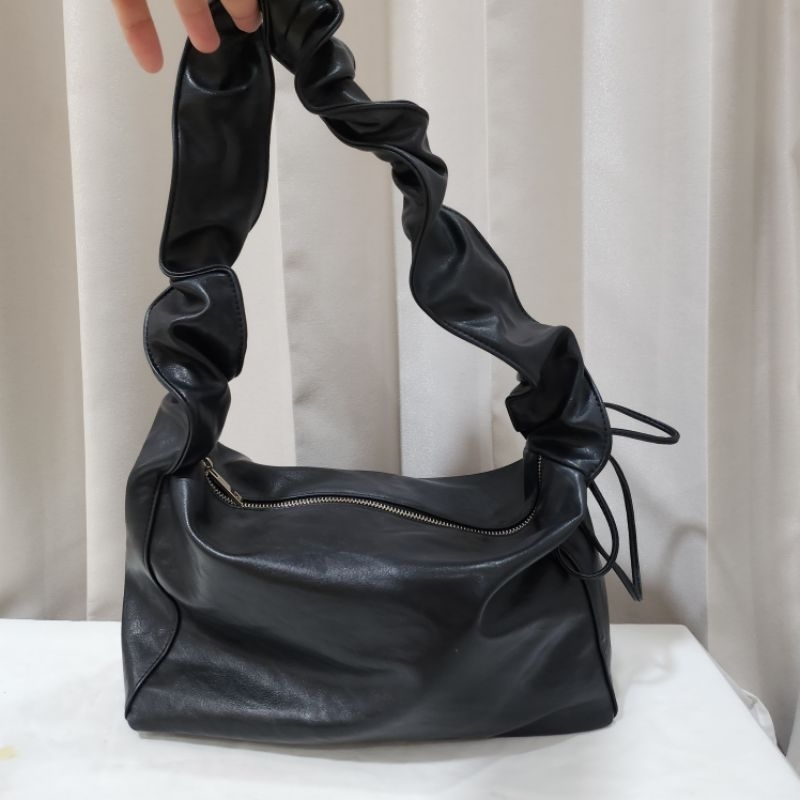 ส่งต่อ แท้💯 กระเป๋า แบรนด์เกาหลี Shoopen Soft Shirring Bag ชูว์เพน มือสอง