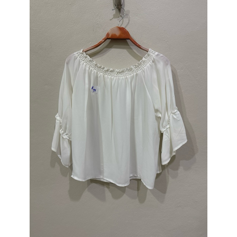 Z71 เสื้อผ้าแบรนด์สีขาว