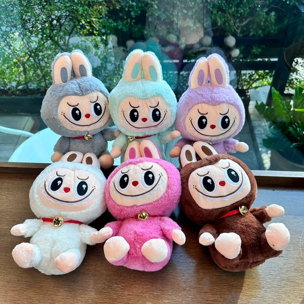 (พร้อมส่ง)CRJ181ตุ๊กตาลาบูบู้ Labubu มี 4 สี ขนาด11นิ้ว (28cm) ขนนุ่มน่ารัก ของสะสม。