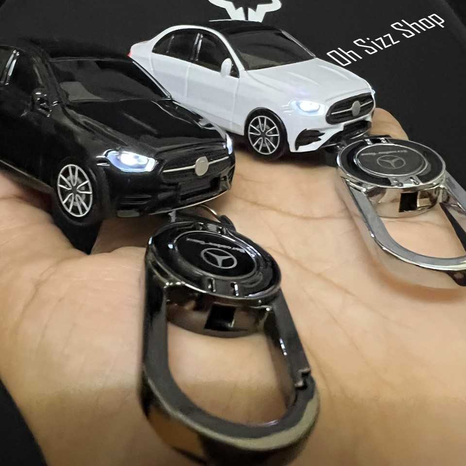 เคสรีโมทรถ Mercedes Benz E Class มีไฟหน้าและหลัง  แบบโมเดลรถทรงเก๋ง   (Saloon Car Shape)  วัสดุพลาสติกเบา ABS  พร้อมพวงก