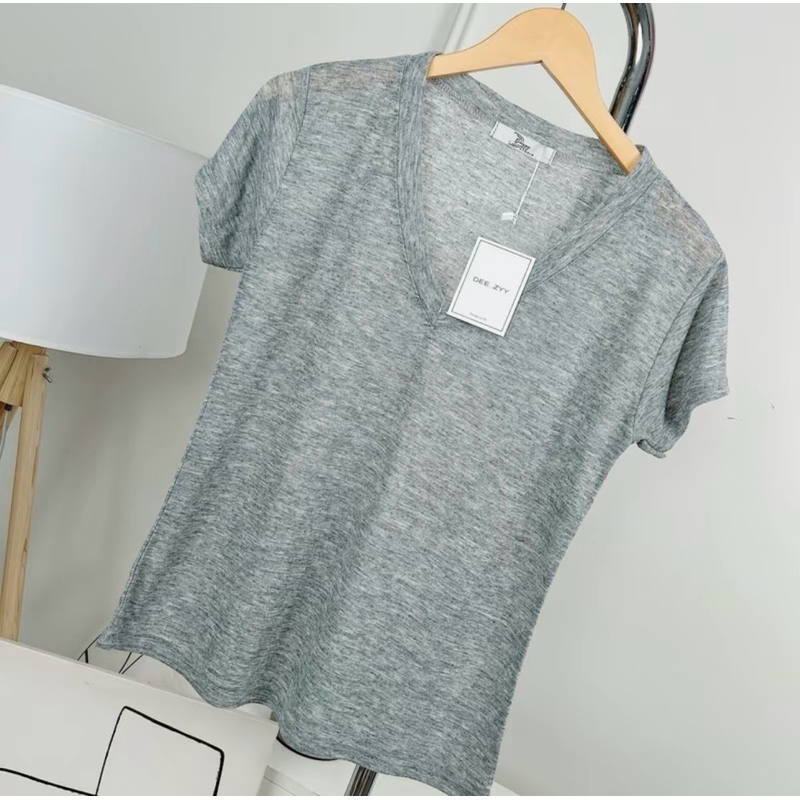 052-051 เสื้อยืดคอวีผ้าบางผ้าsnow ป้าย DEEZYY