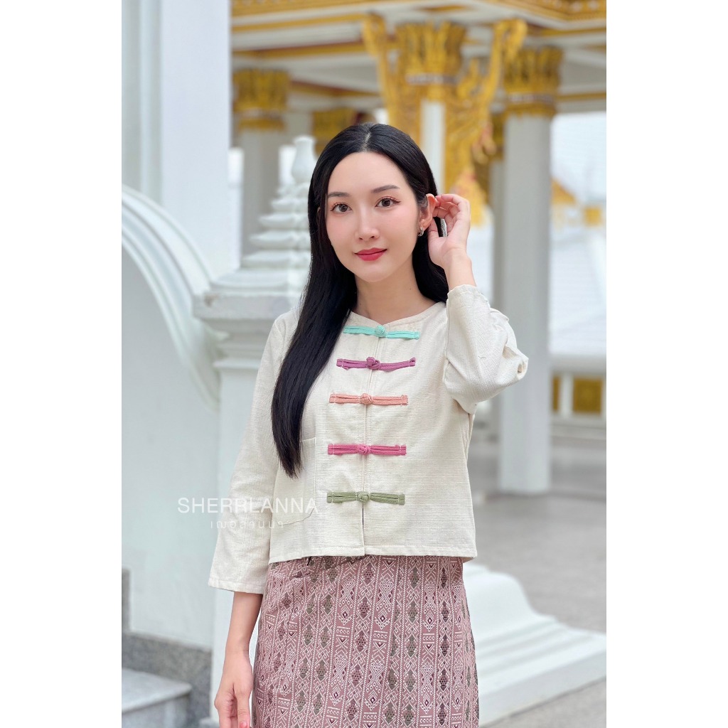เสื้อผ้าฝ้ายพื้นเมืองคอกลม แต่งแถบกระดุมเส้นสี งานผ้าฝ้ายชินมัย