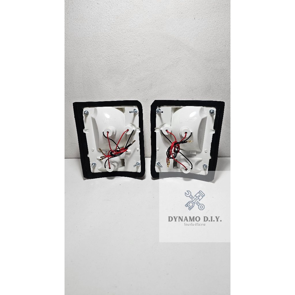 ไฟมุม ไฟเลี้ยวมุม ไฟหรี่มุม Isuzu Rocky ร็อกกี้ 24V เลนส์ขาวล้วน ทั้งชุดพร้อมขั้วและหลอด (เลือกข้าง/คู่ ได้) - รูปที่ 2