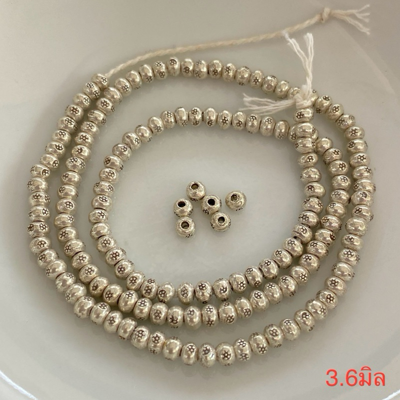 ลูกปัดเงินแท้ลายจุด ขนาด 3.6,4.3,5.2 มิล ขนาดแต่ละเม็ดอาจจะเหลื่อมกันบ้างเพราะเป็นงานทำมือ งานฝีมือ - รูปที่ 5