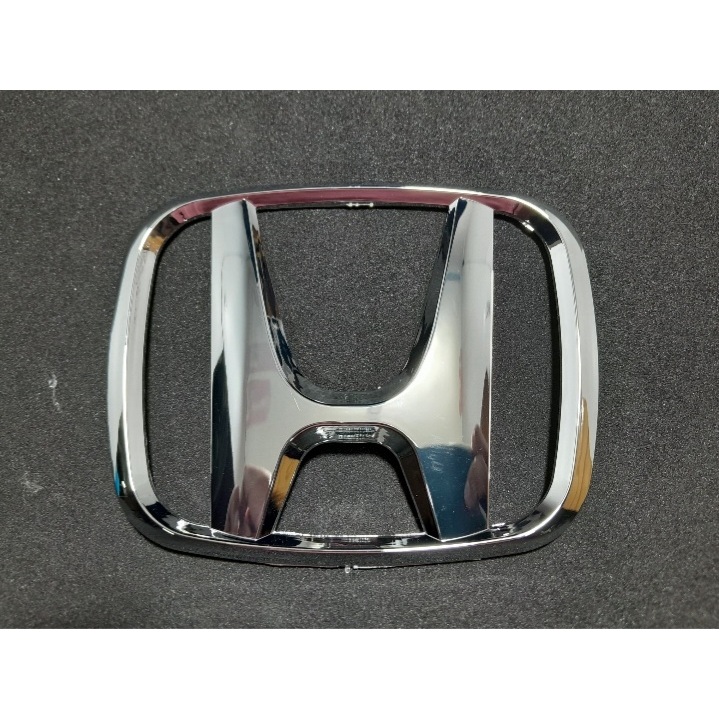 LOGO HONDA ติดฝากระโปรงท้ายตัว H สำหรับ HONDA JAZZ GD ปี04 ขนาด 8.5x7.0 cm . สินค้ามีรับประกัน