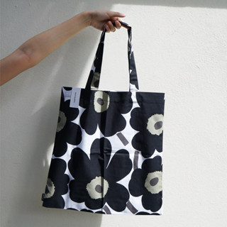 พร้อมส่ง Marimekko tote bag in signature black ขนาด 43x44 cm…