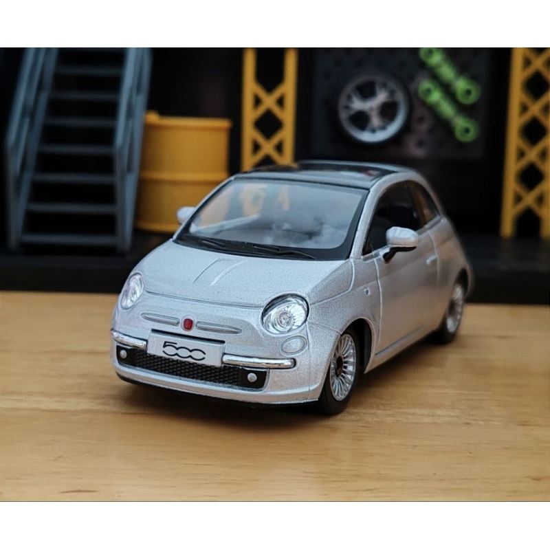Fiat โมเดลรถเหล็ก scale 1/28 ของสะสม ของเล่น 2007 Fiat 500