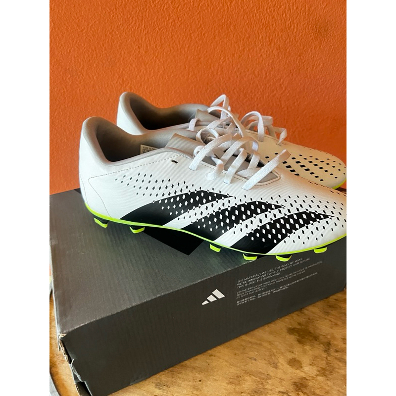 รองเท้าฟุตบอล (มือสอง) adidas Size 43 (9 us) ของแท้ ซื้อจากห้าง ใส่1 ครั้งเพราะมันแน่น