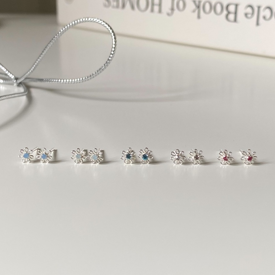 annita.silver - tiny flower crystal earring / ต่างหูดอกไม้จิ๋ว ต่างหูเงินแท้925  ต่างหูดัดลวดรูปดอกไม้ รูปที่ 2