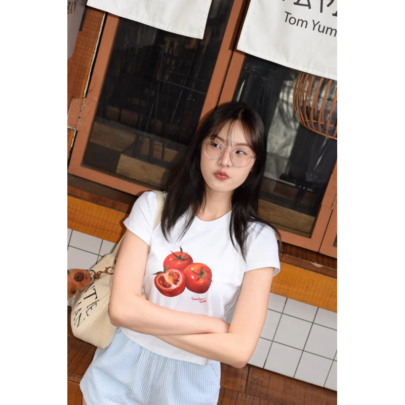 resign studio เสื้อยืด baby tee ลาย tomato v2
