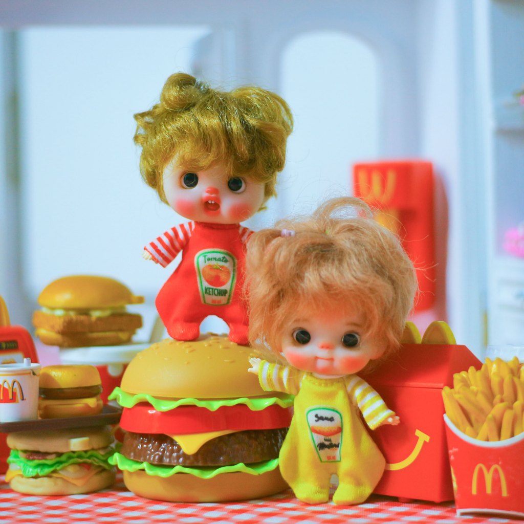 PLAYPERDOLL ชุดตุ๊กตา Mini YMY ชุดนอนคลุมเท้าลายซอสมะเขือเทศและมัสตาร์ด งานออกแบบและผลิตเองจากไทยค่ะ