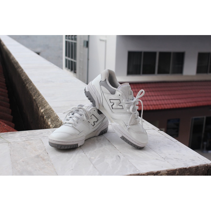 [พร้อมส่ง] NEW BALANCE รองเท้าผ้าใบ ผู้หญิง สีขาว เทา White Shadow Grey รุ่น 550 BB550SWA มือสอง ของ