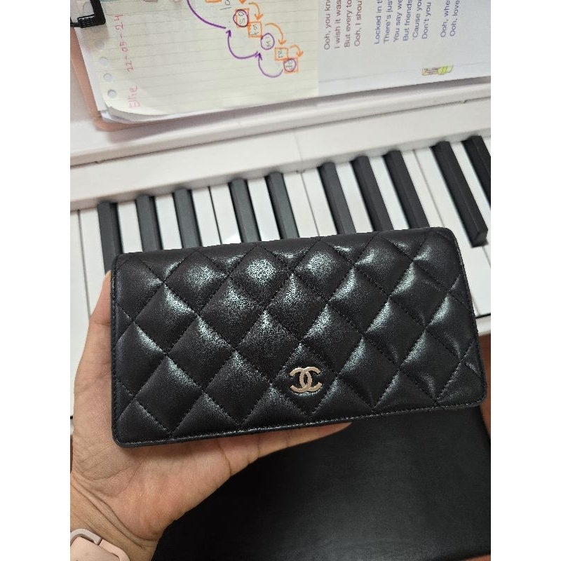 กระเป๋าตัง Chanel ใบยาว หนังยังนุ่มเด้งนูนสวย ซื้อเก็บใช้น้อย