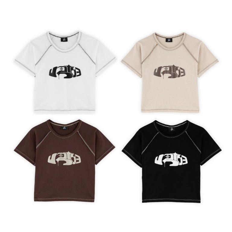 URTHE - เสื้อครอป แขนสั้น สกรีนลาย รุ่น INVERTED MINI CROP