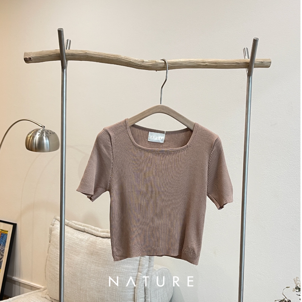 ลด 𝟲𝟬.-พิมพ์ NTBCTT nature.bkk - TPN6111 เสื้อนิตครอปเนเจอร์ crop knit ปักโลโก้ NA