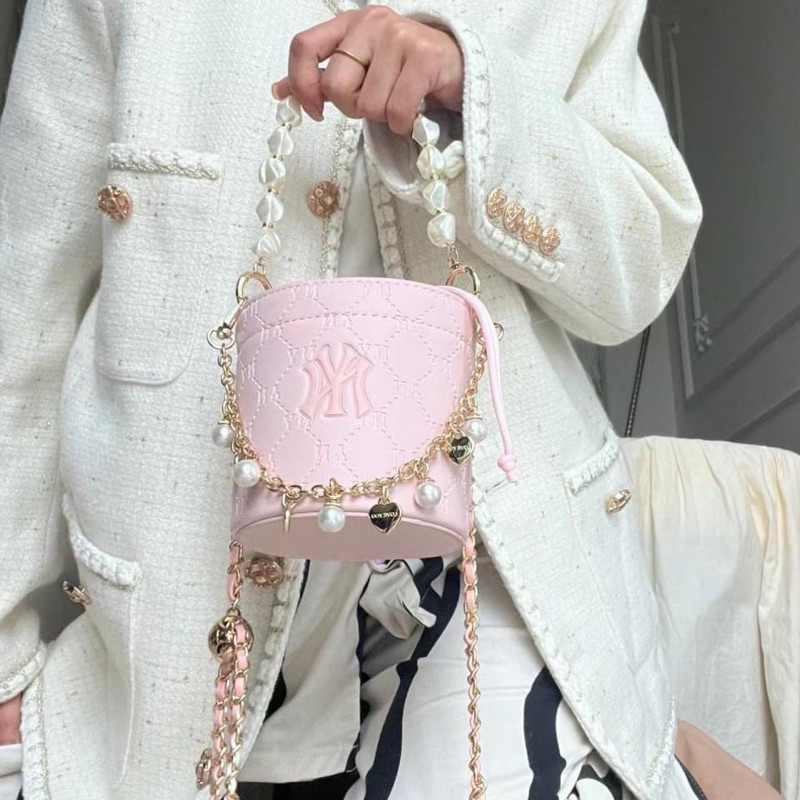 💕MLB BAG💕 กระเป๋า mlb ของแท้100% ทรงถังสีชมพูละมุนตุ่น สะพายไปทะเลคือเต็ม10+++💕